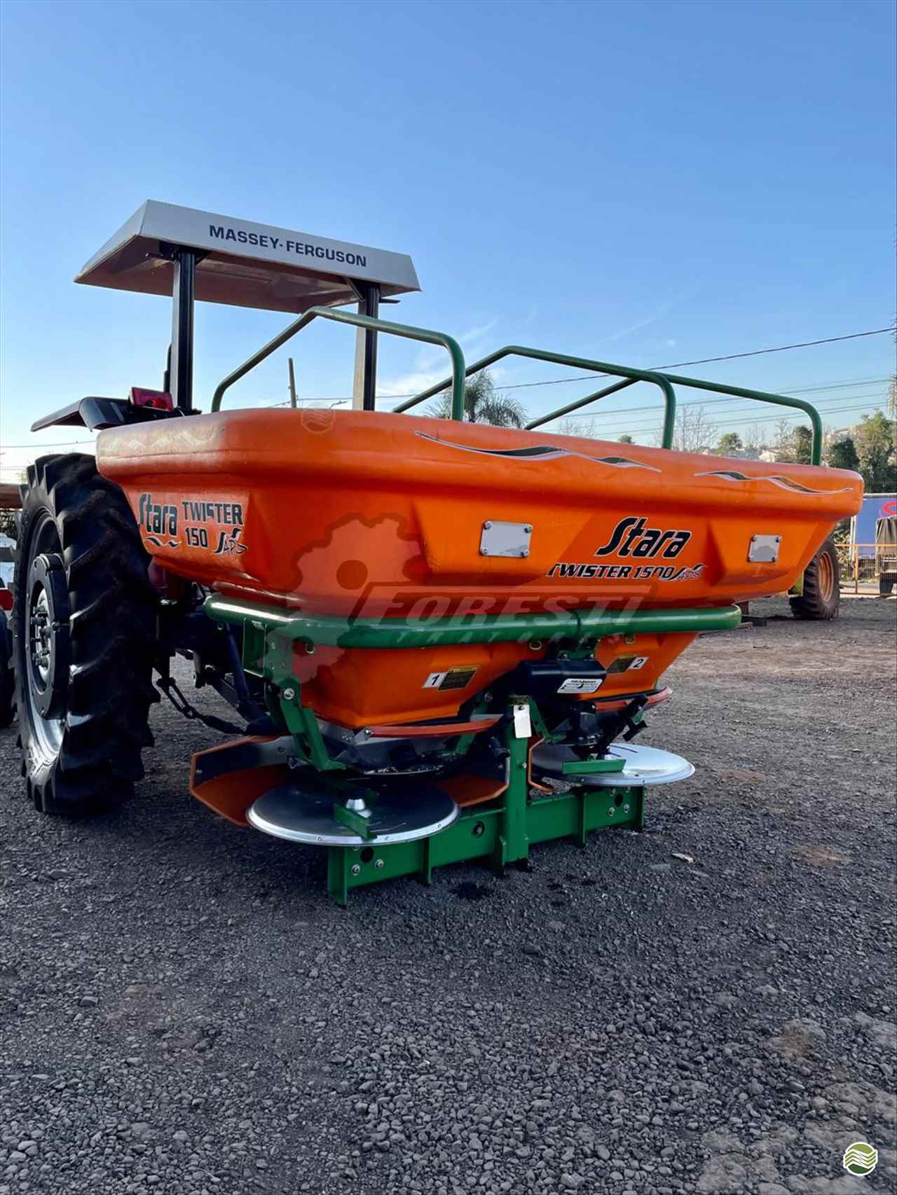 IMPLEMENTOS AGRICOLAS DISTRIBUIDOR TWISTER 1500 APS Foresti Tratores MARAVILHA SANTA CATARINA SC